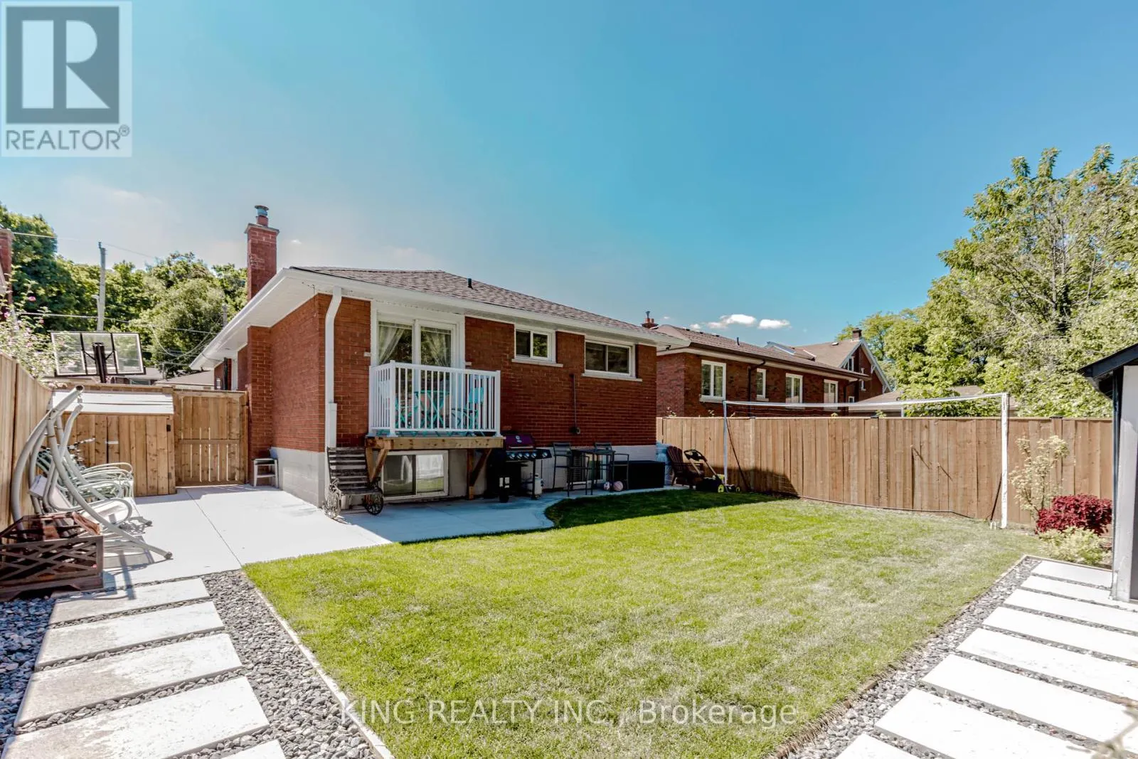 28 AINSLIE AVENUE