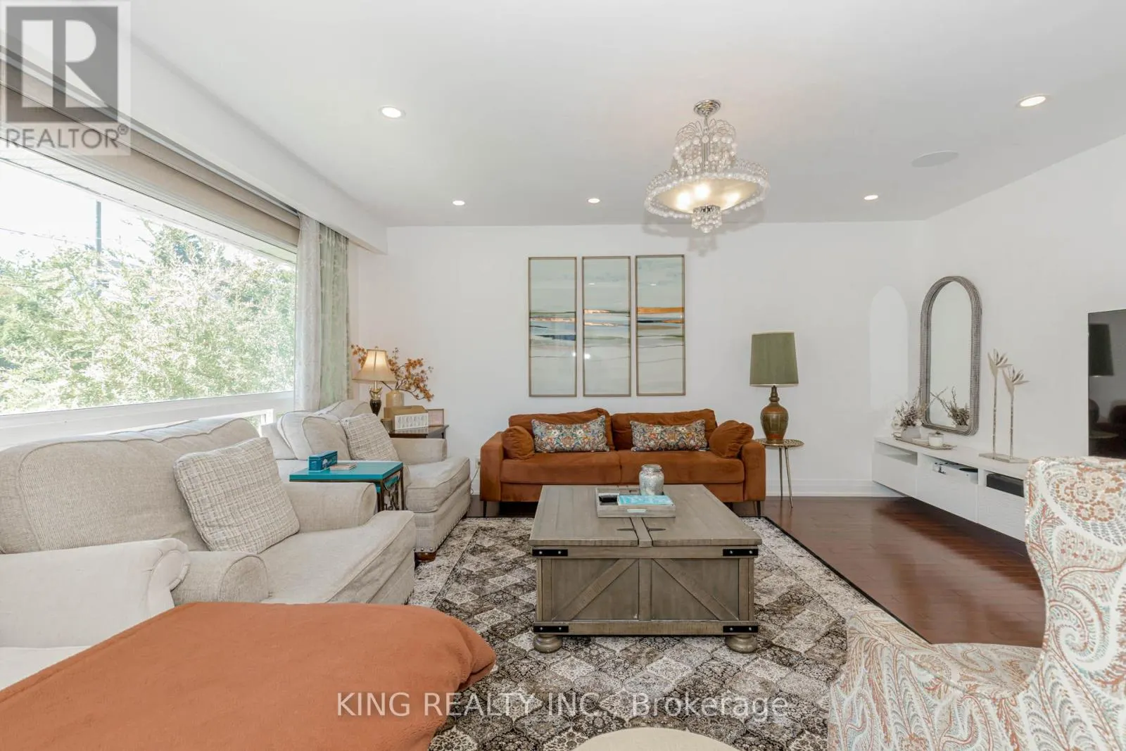 28 AINSLIE AVENUE