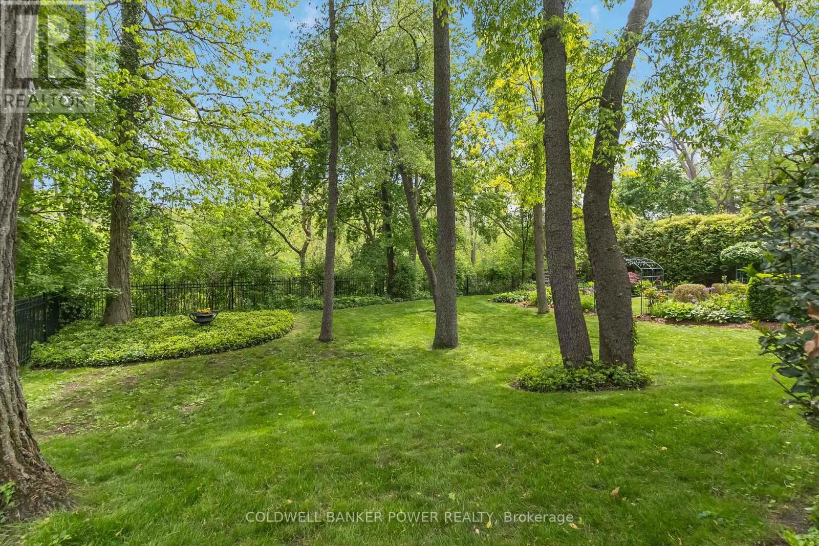41 HAMPTON CRESCENT