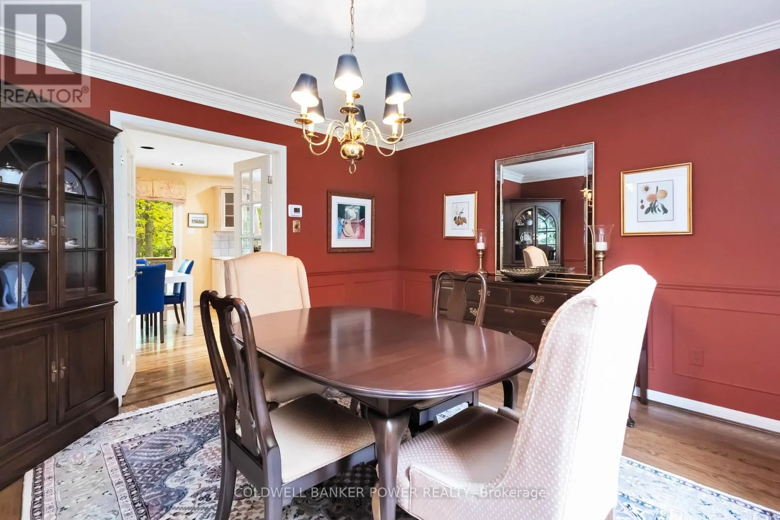 41 HAMPTON CRESCENT