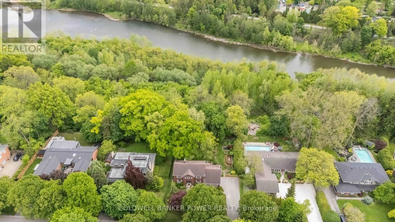 41 HAMPTON CRESCENT