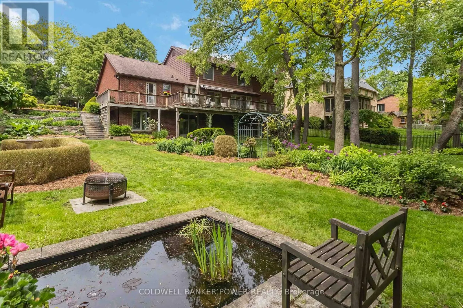 41 HAMPTON CRESCENT