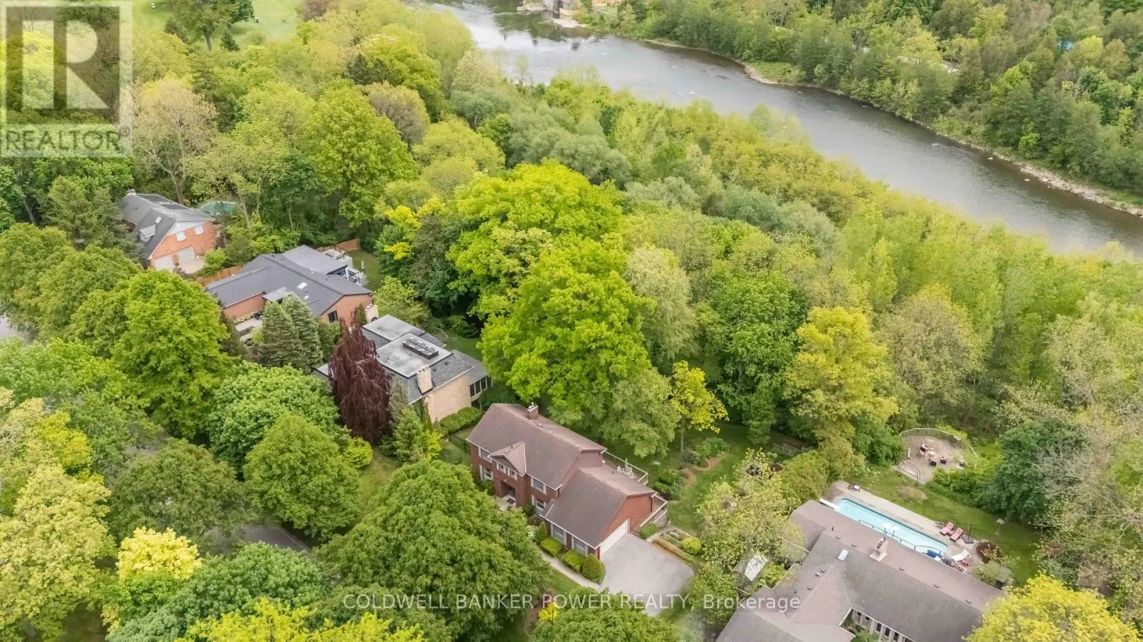 41 HAMPTON CRESCENT