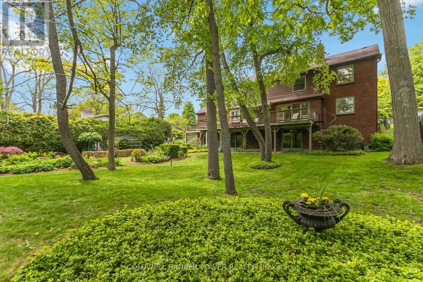 41 HAMPTON CRESCENT