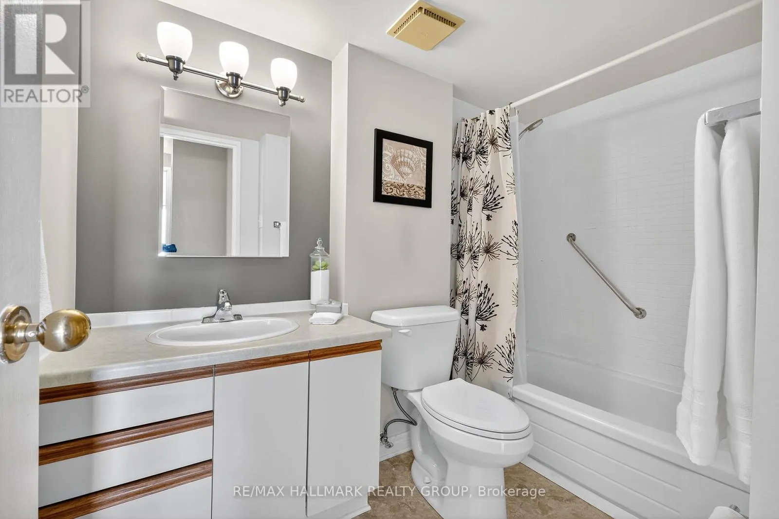 1207 - 80 SANDCASTLE DRIVE