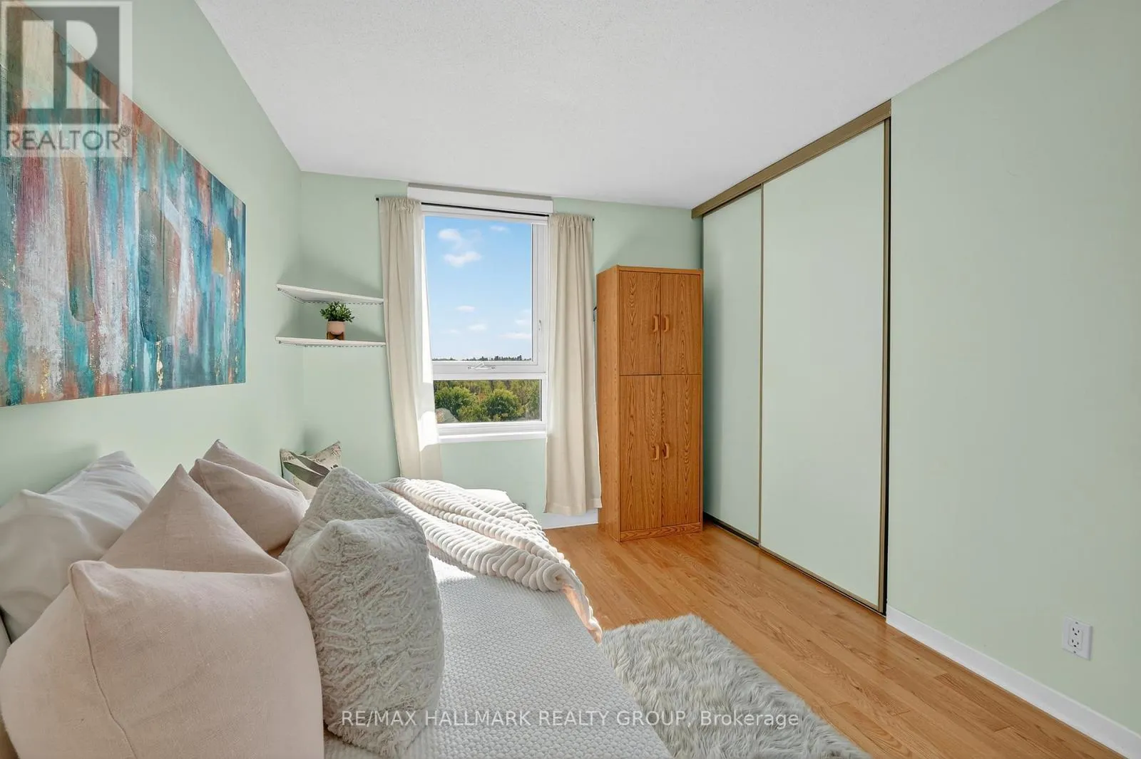 1207 - 80 SANDCASTLE DRIVE