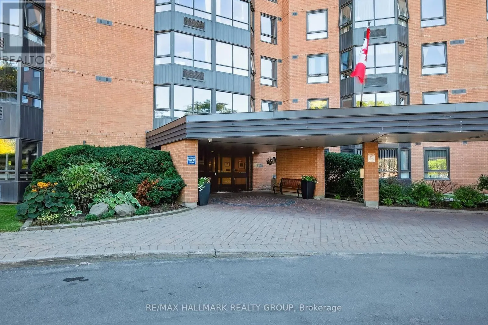 1207 - 80 SANDCASTLE DRIVE