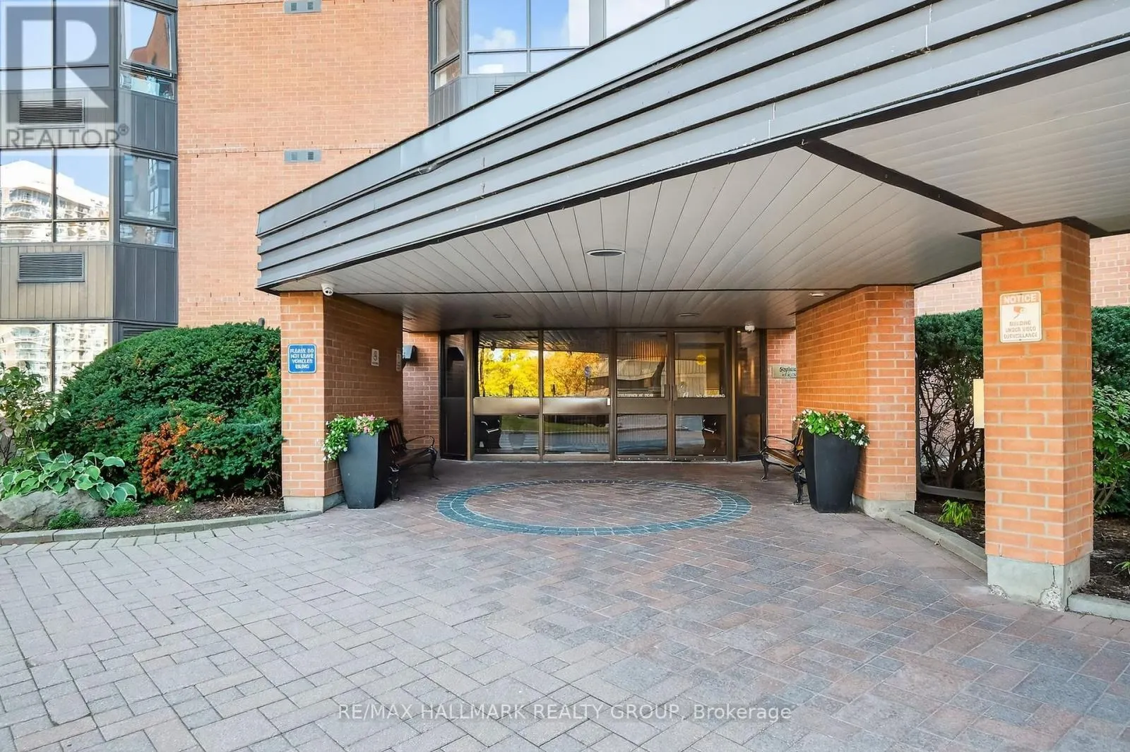 1207 - 80 SANDCASTLE DRIVE