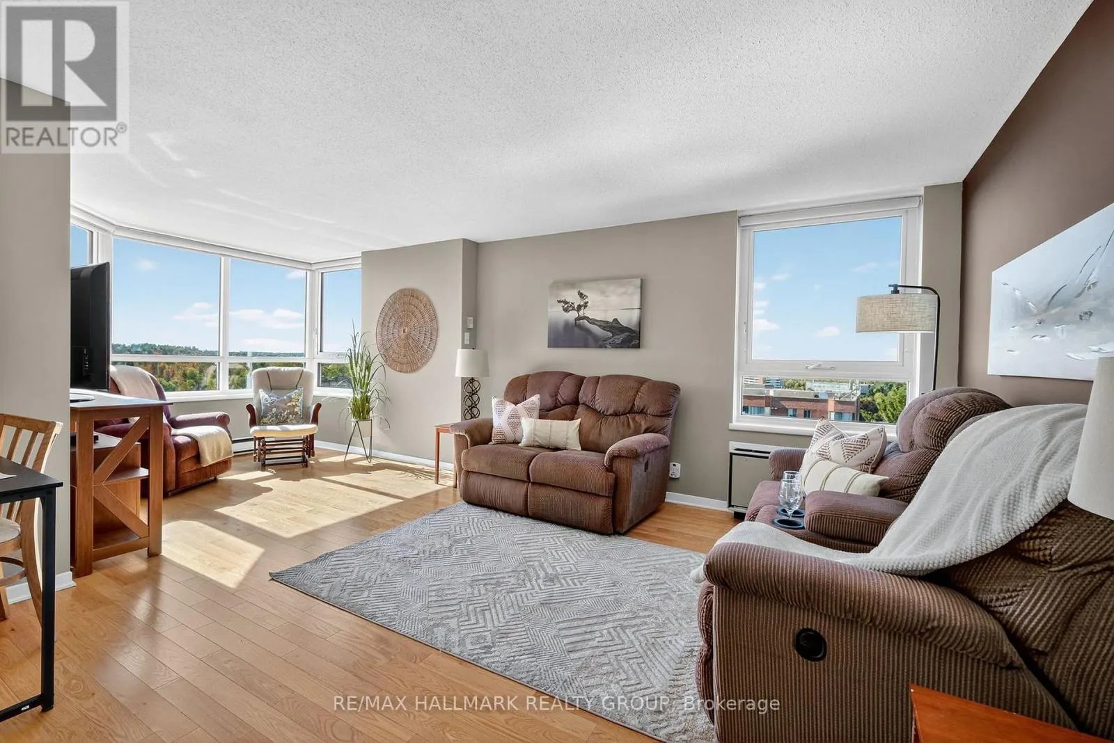 1207 - 80 SANDCASTLE DRIVE