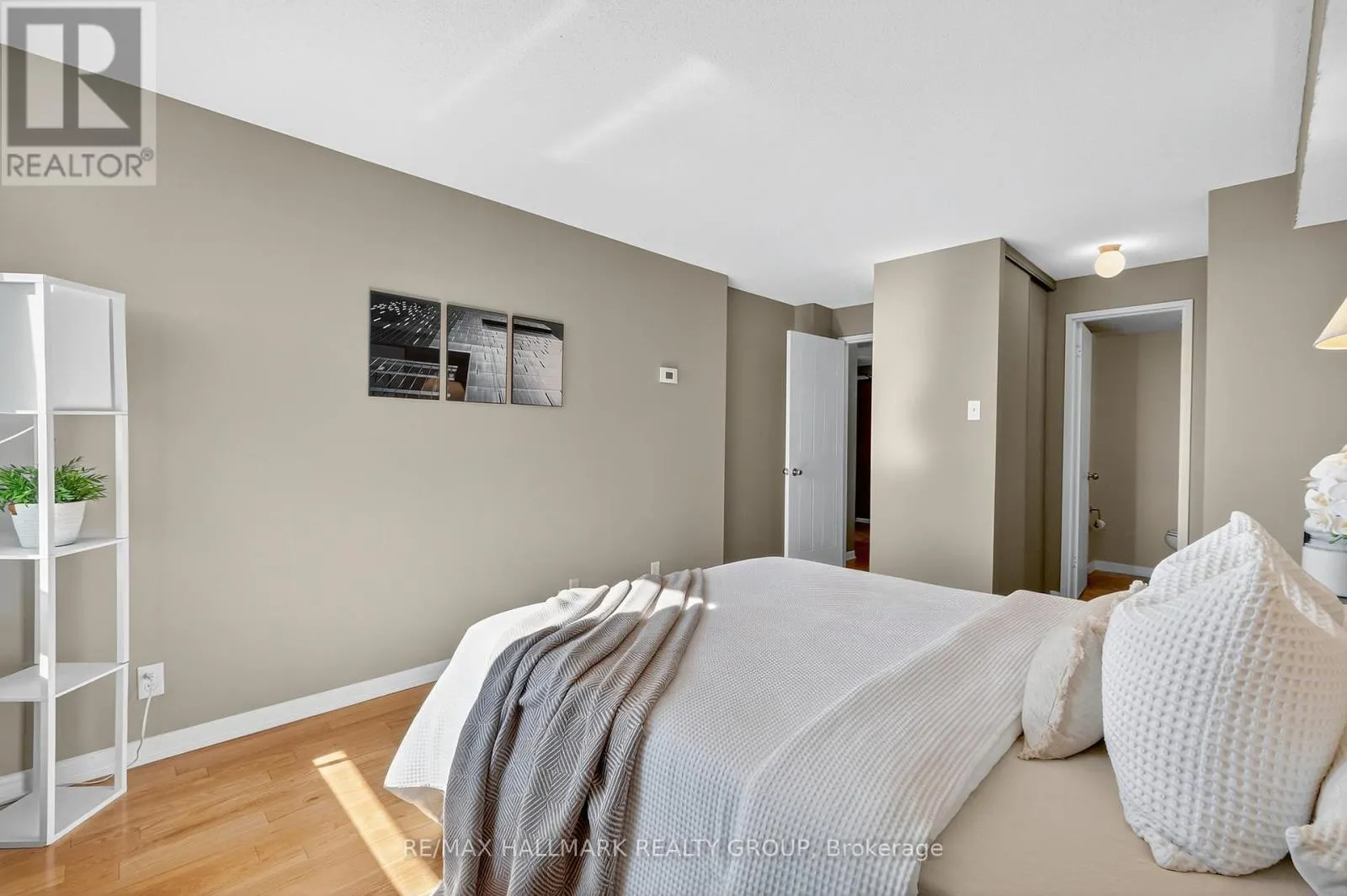 1207 - 80 SANDCASTLE DRIVE