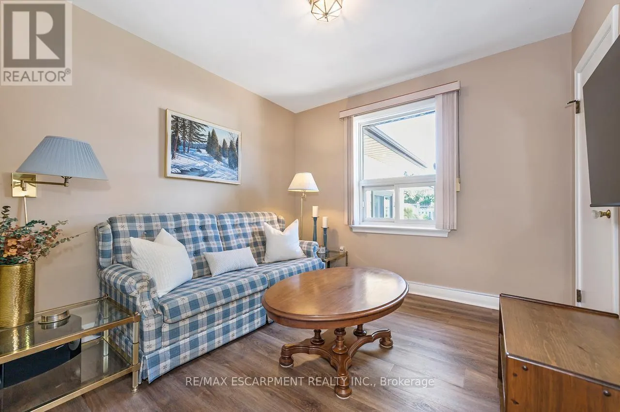 97 ELLIS CRESCENT S
