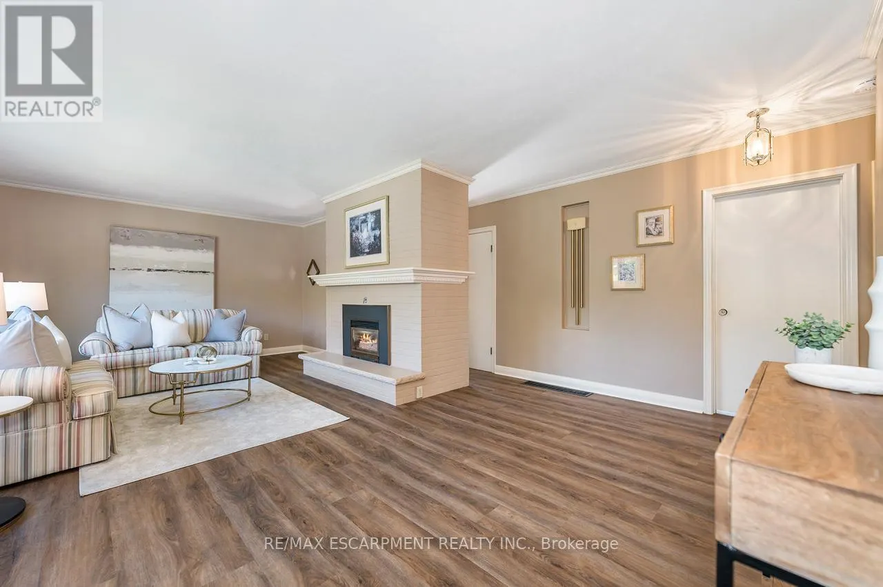 97 ELLIS CRESCENT S