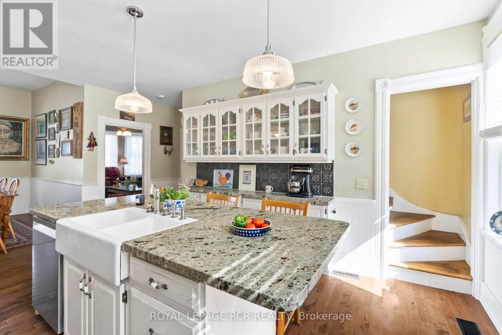152 2ND AVENUE SW