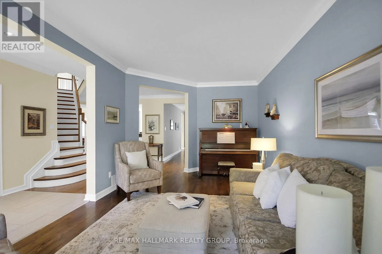 30 OAKBRIAR CRESCENT