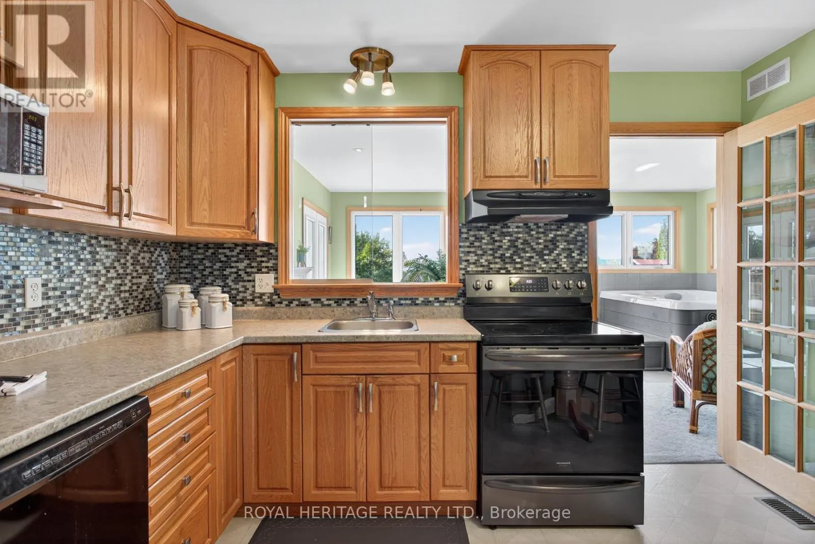 29 RIDEAU CRESCENT