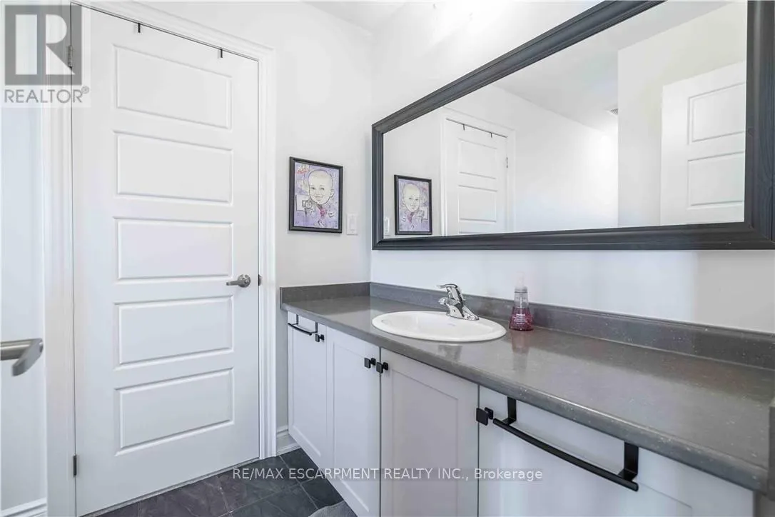 253 KINSMAN DRIVE