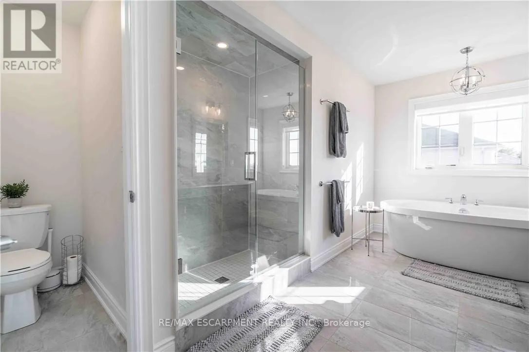 253 KINSMAN DRIVE