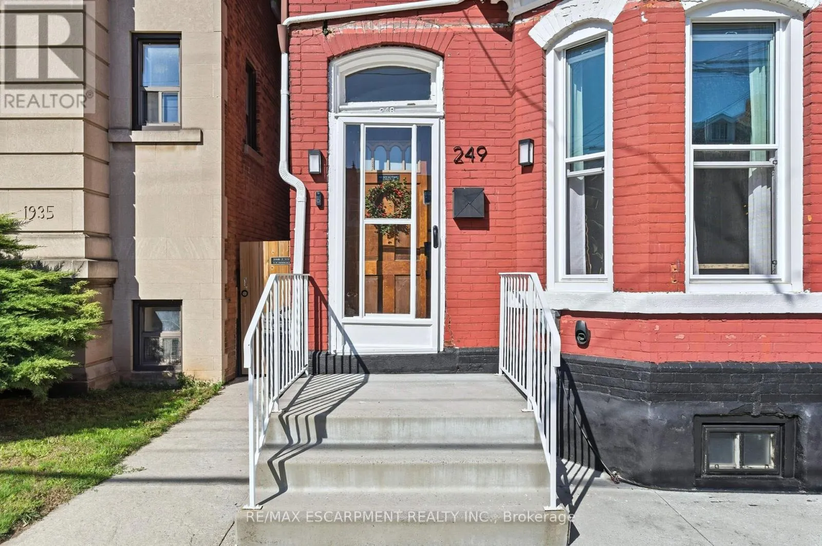 249 BAY STREET N