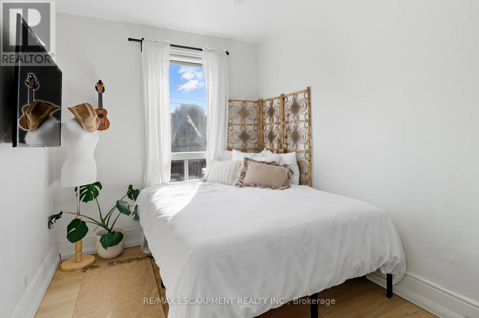249 BAY STREET N