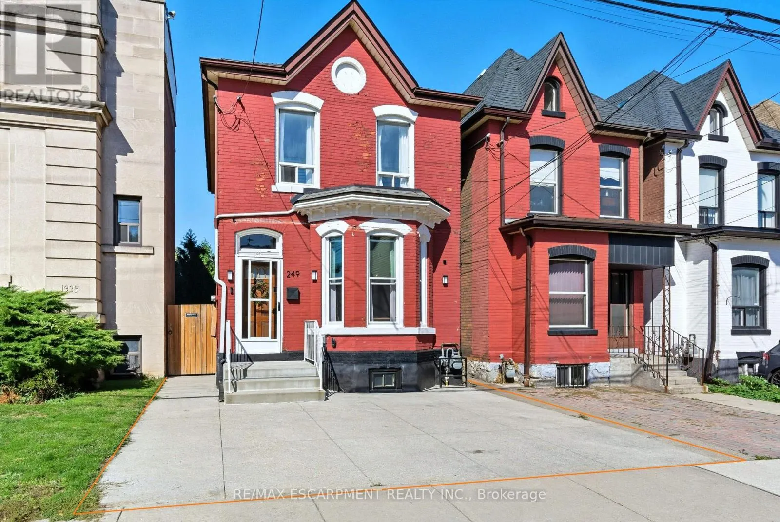 249 BAY STREET N