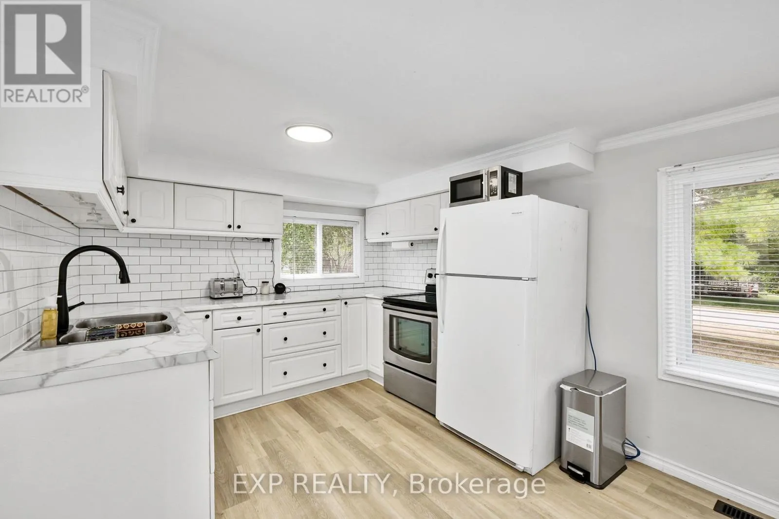 5421 LAKESHORE DRIVE