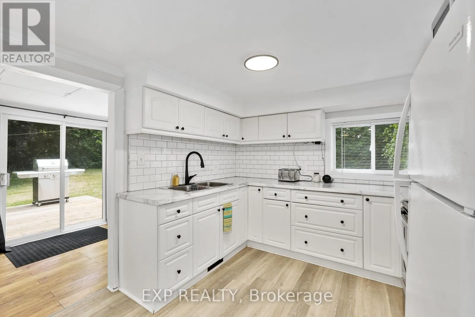 5421 LAKESHORE DRIVE