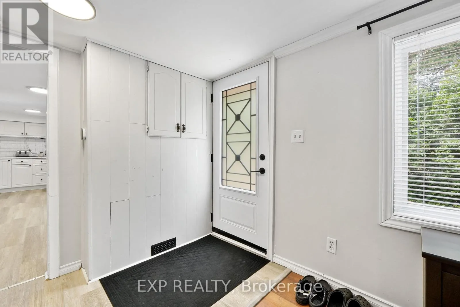 5421 LAKESHORE DRIVE