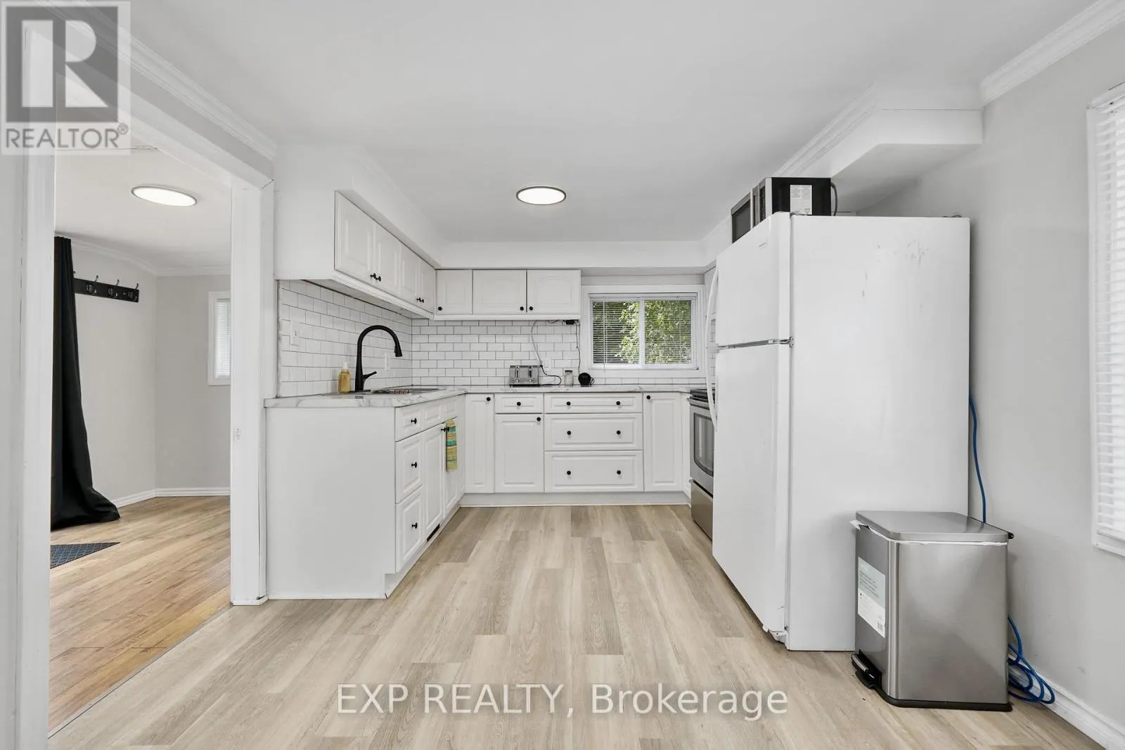5421 LAKESHORE DRIVE