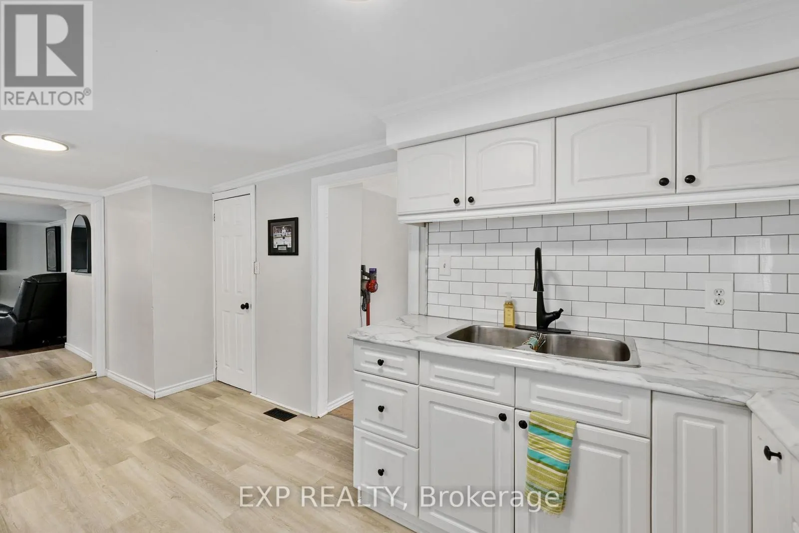 5421 LAKESHORE DRIVE