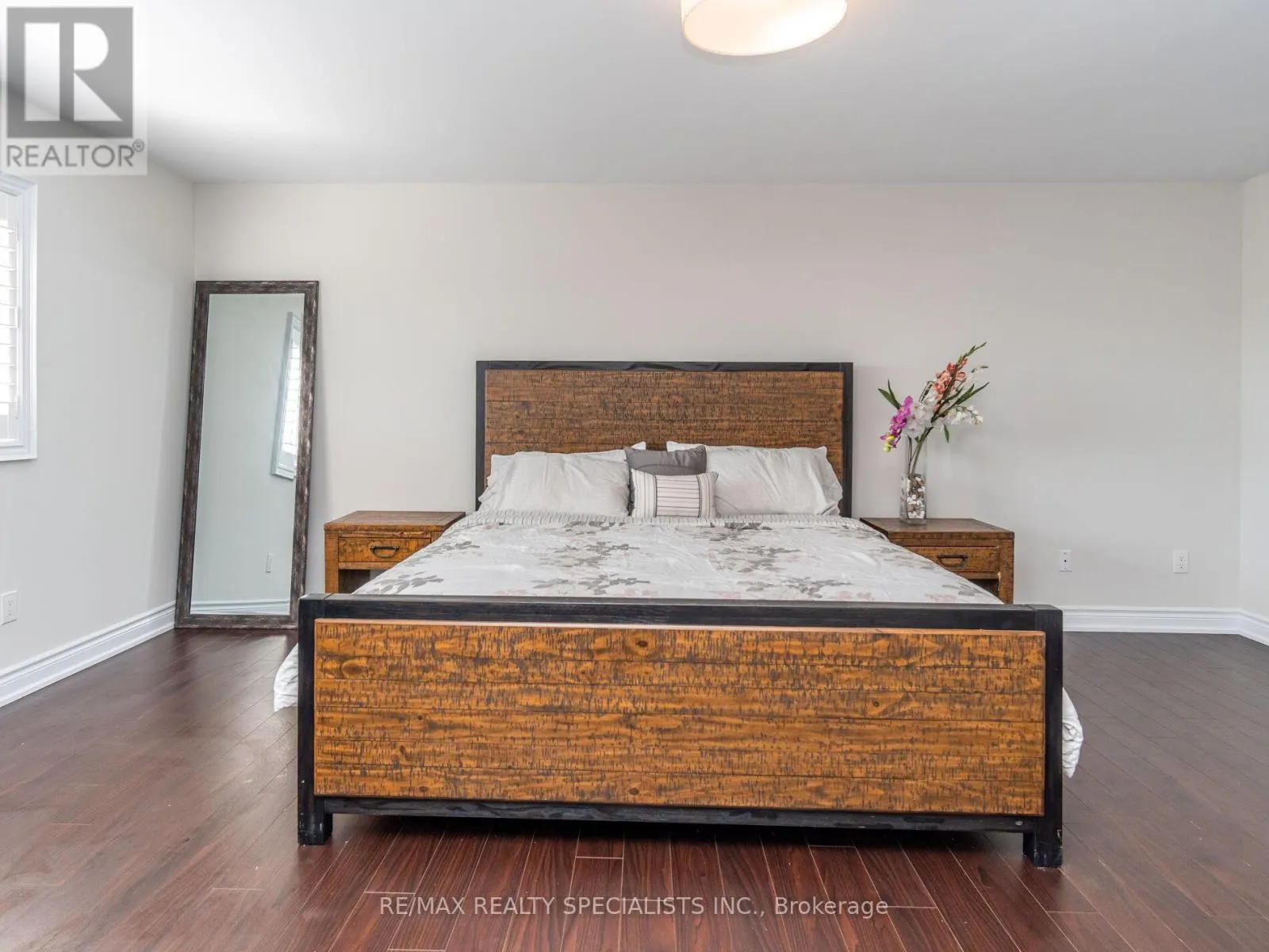 4 MITHCELL CRESCENT