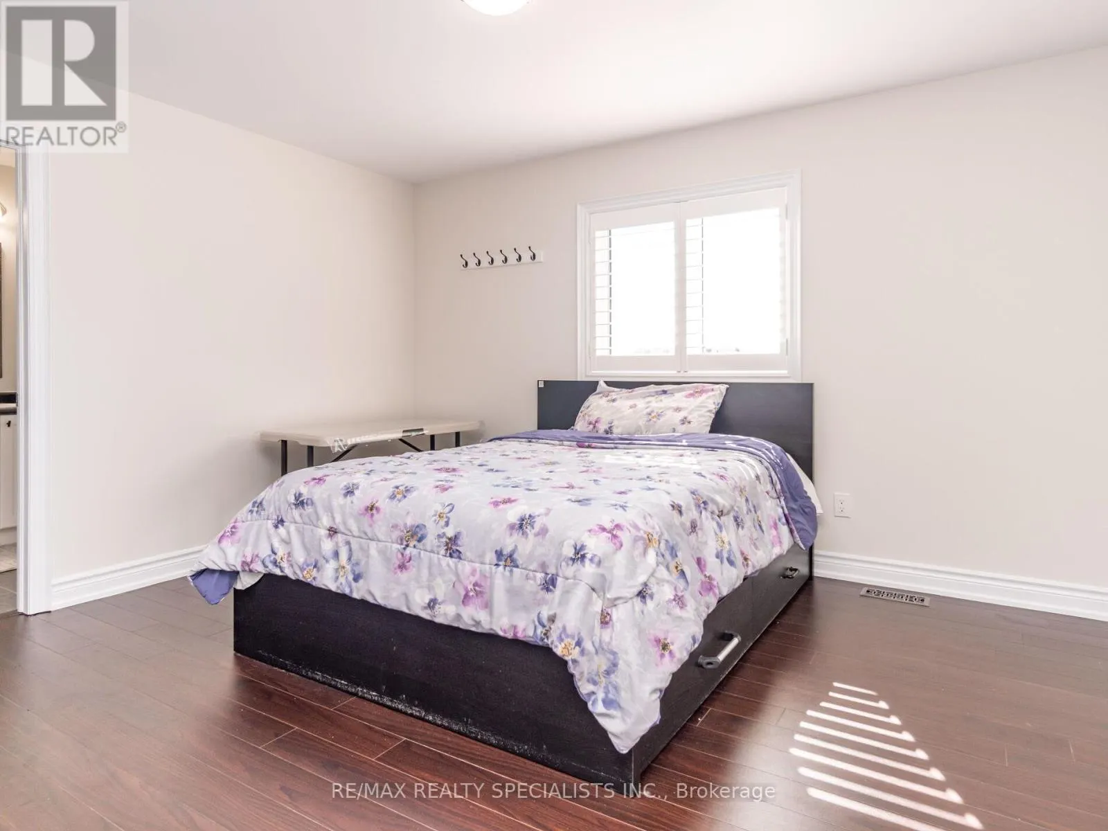 4 MITHCELL CRESCENT