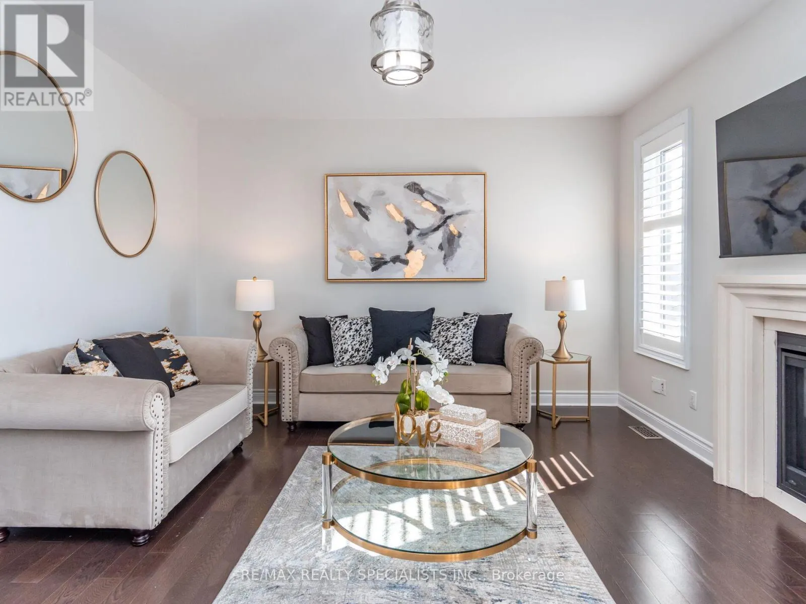 4 MITHCELL CRESCENT
