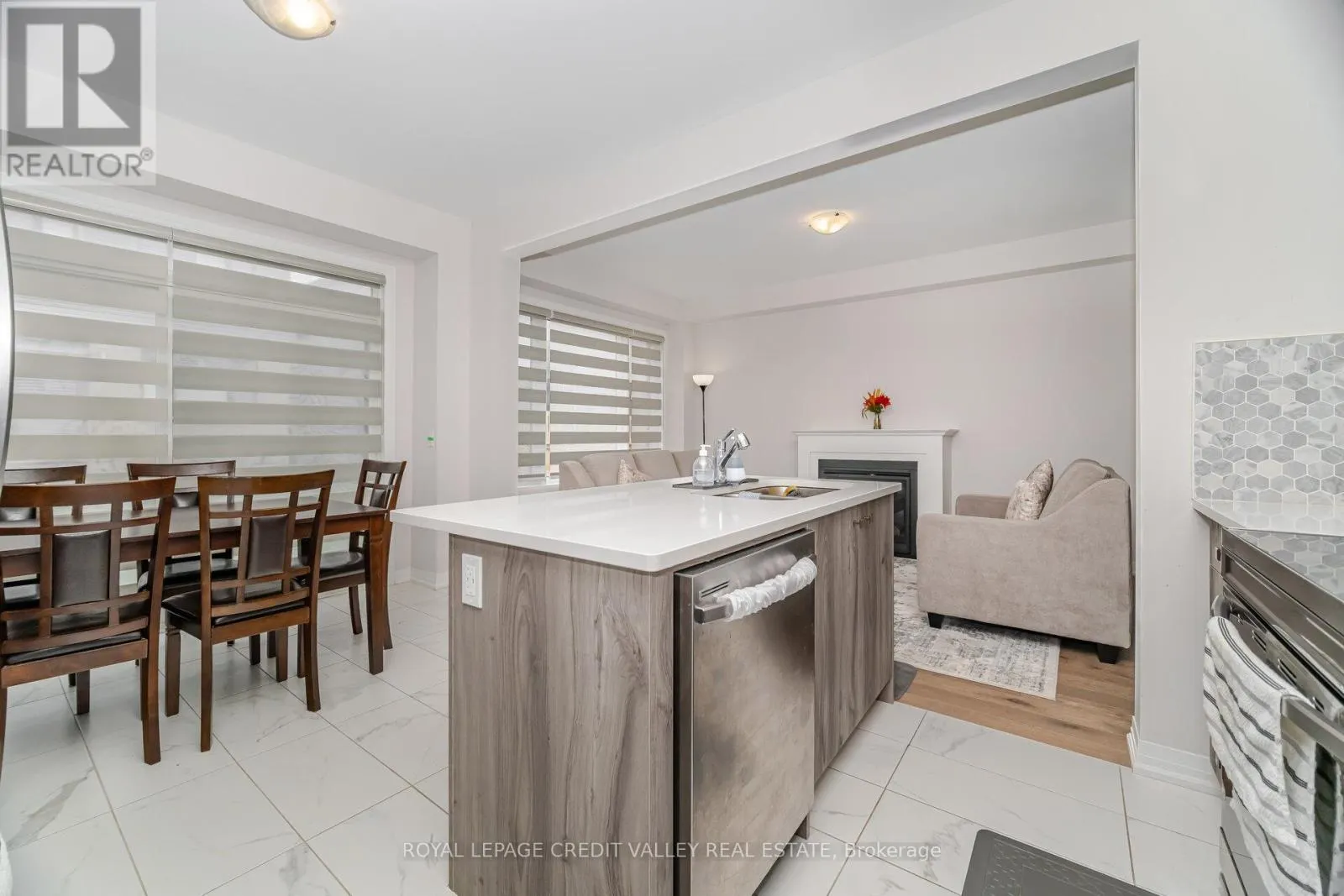 15 WEYLIE STREET