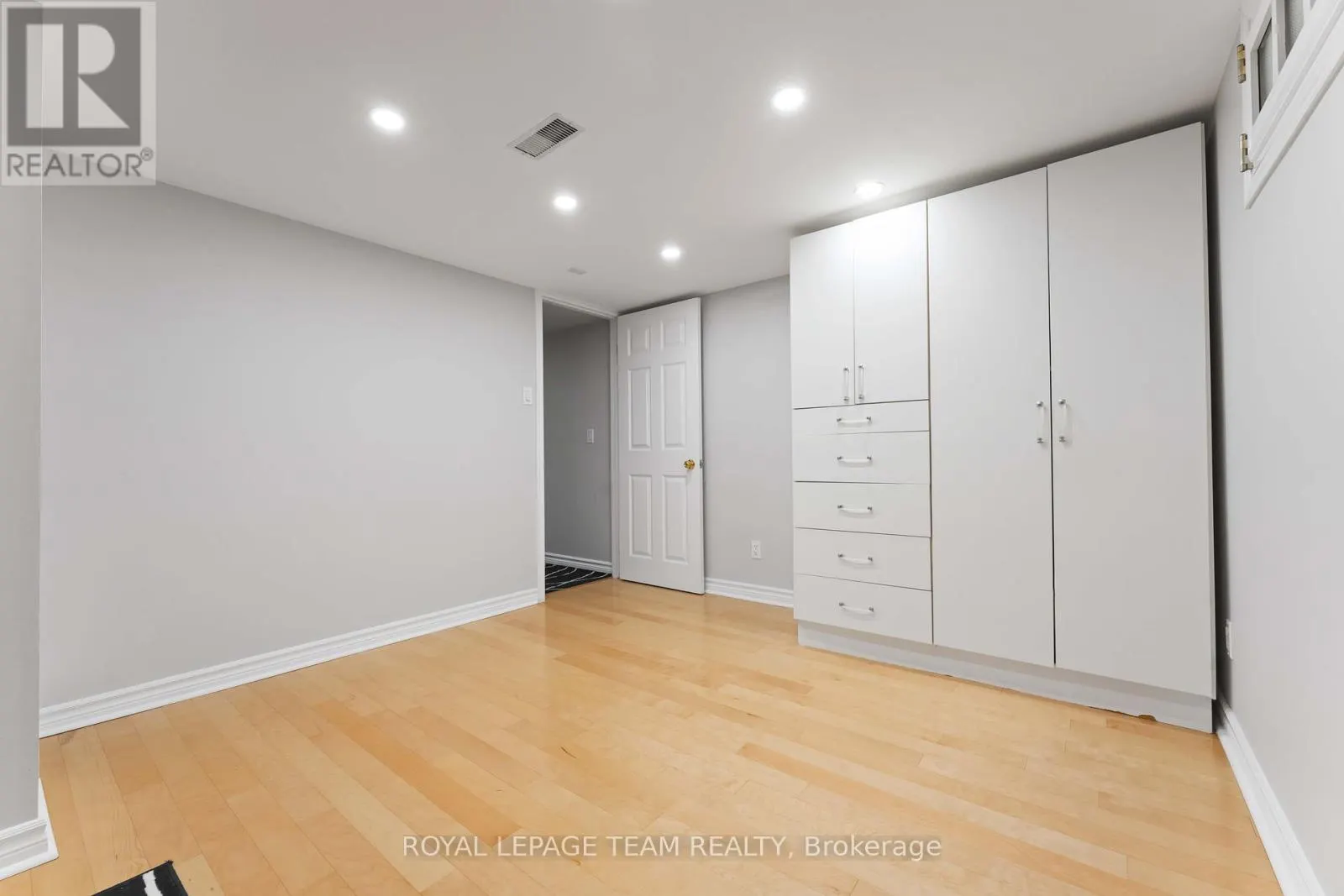 60 VAAN DRIVE