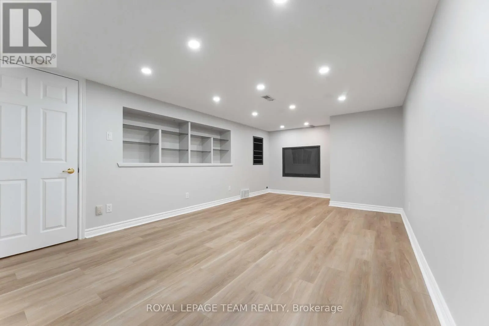60 VAAN DRIVE