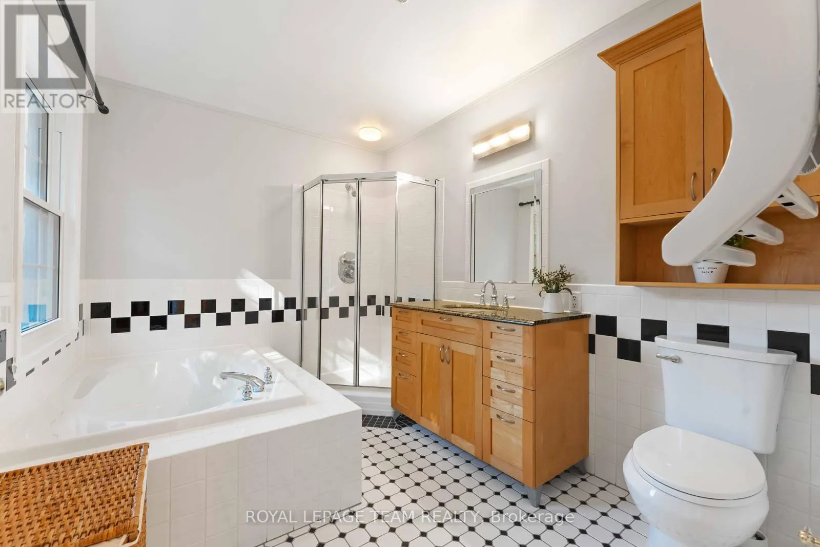 60 VAAN DRIVE