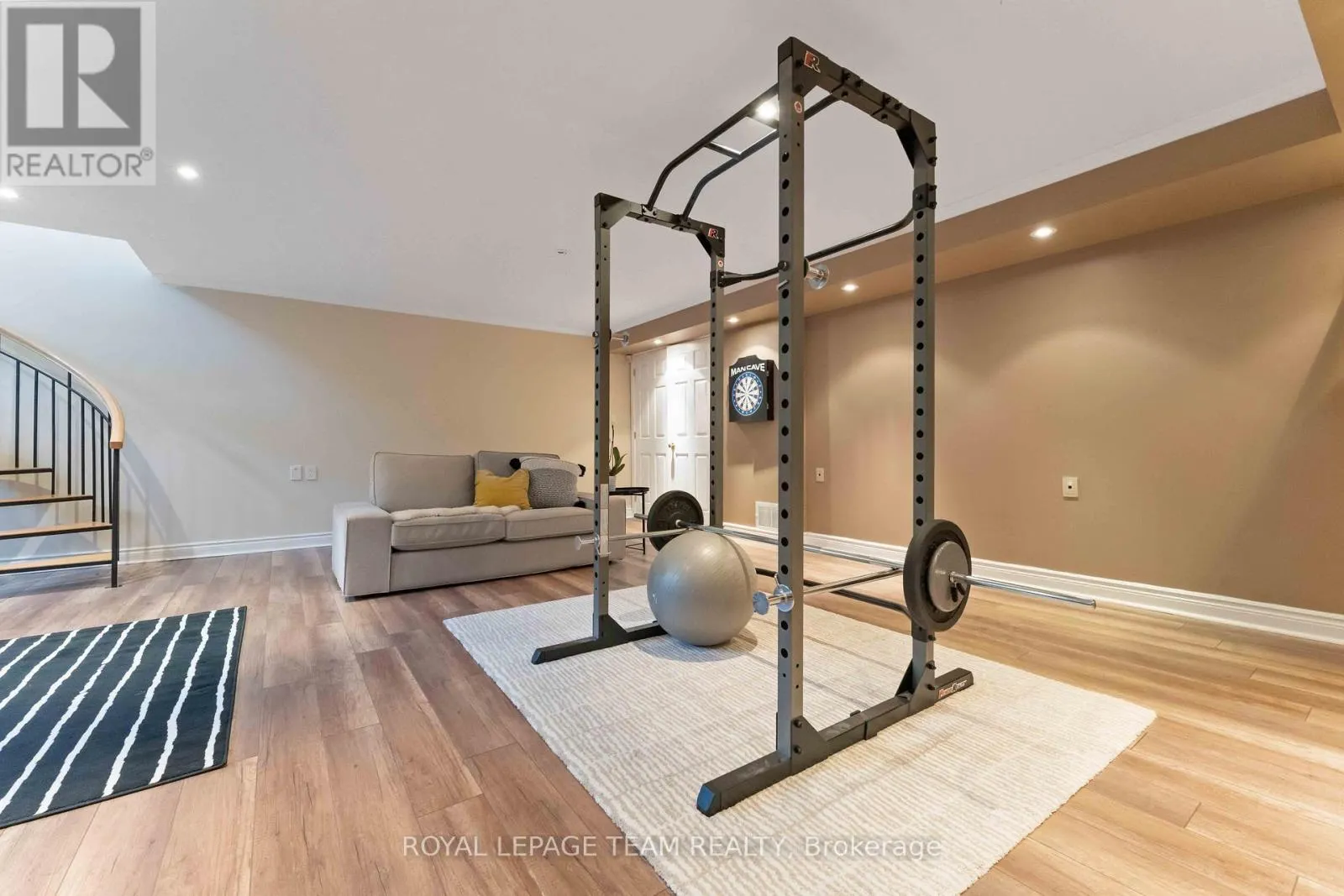 60 VAAN DRIVE