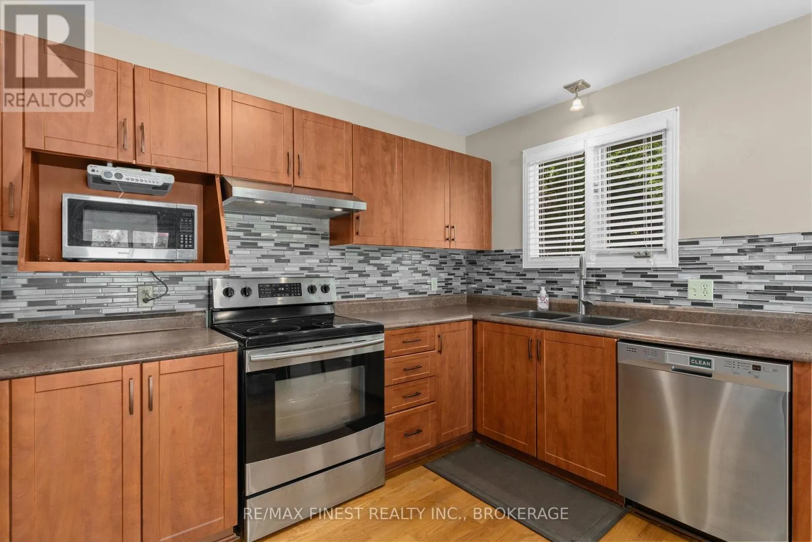 195 GREENLEES DRIVE