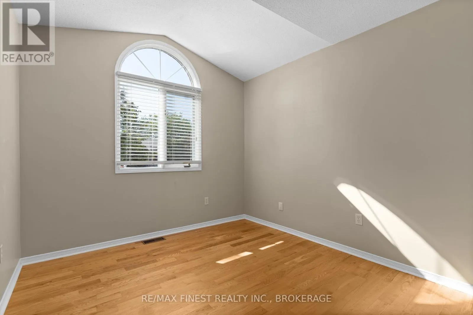 195 GREENLEES DRIVE