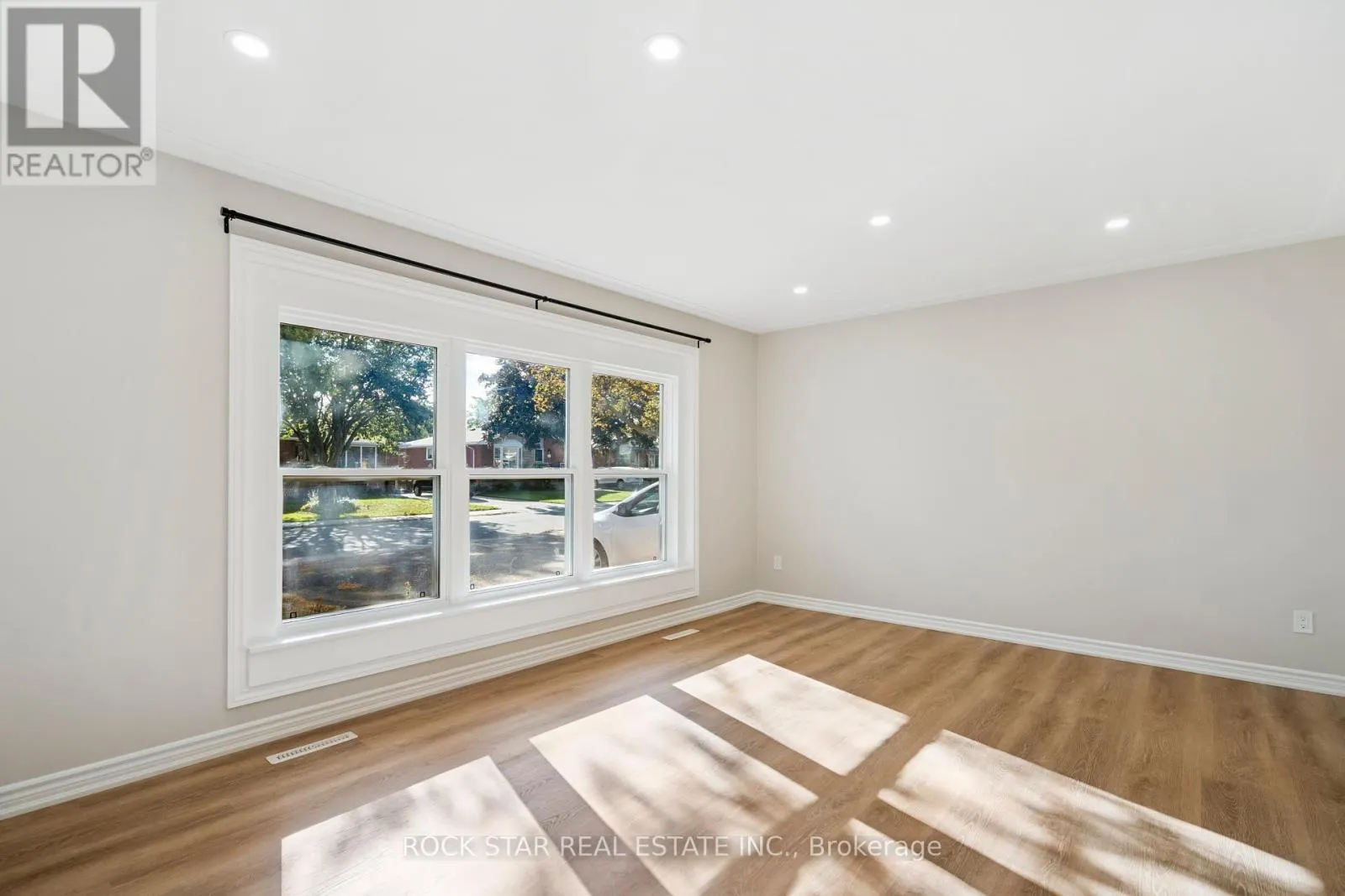 10 SYCAMORE STREET
