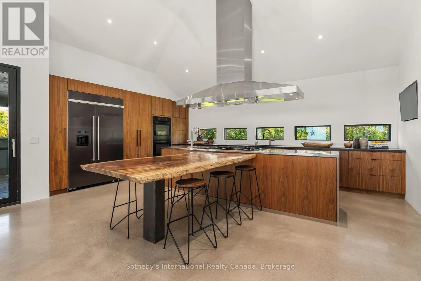 589903 GREY ROAD 19