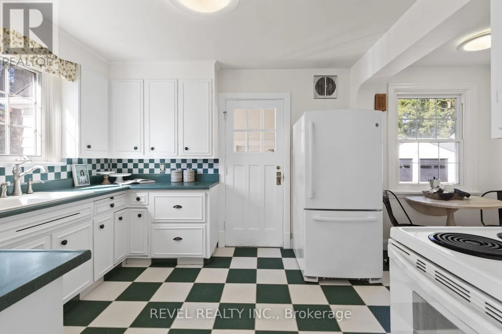 13 SYLVAN CRESCENT