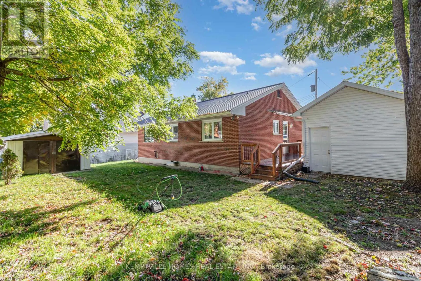 8 GIBSON LANE