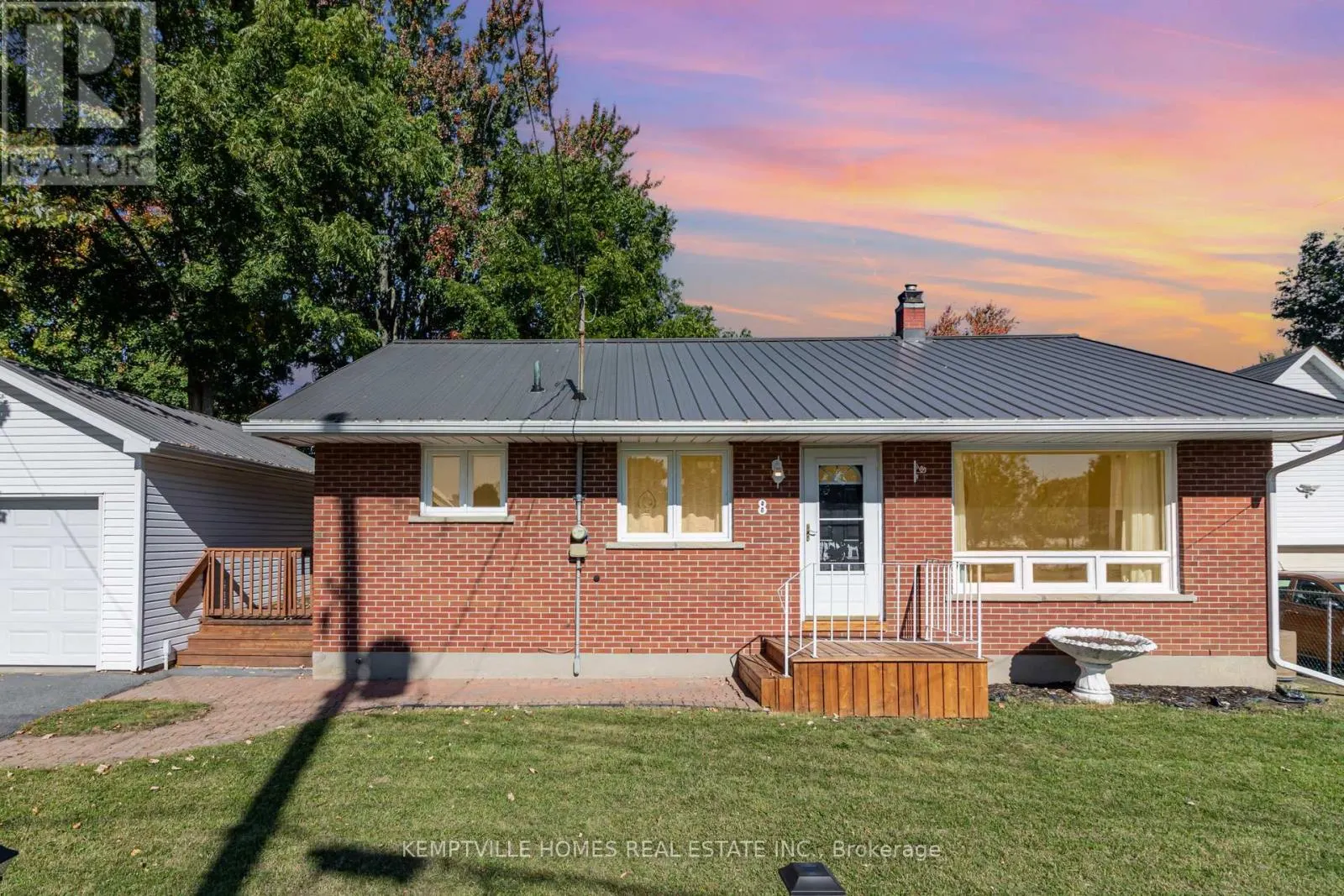8 GIBSON LANE
