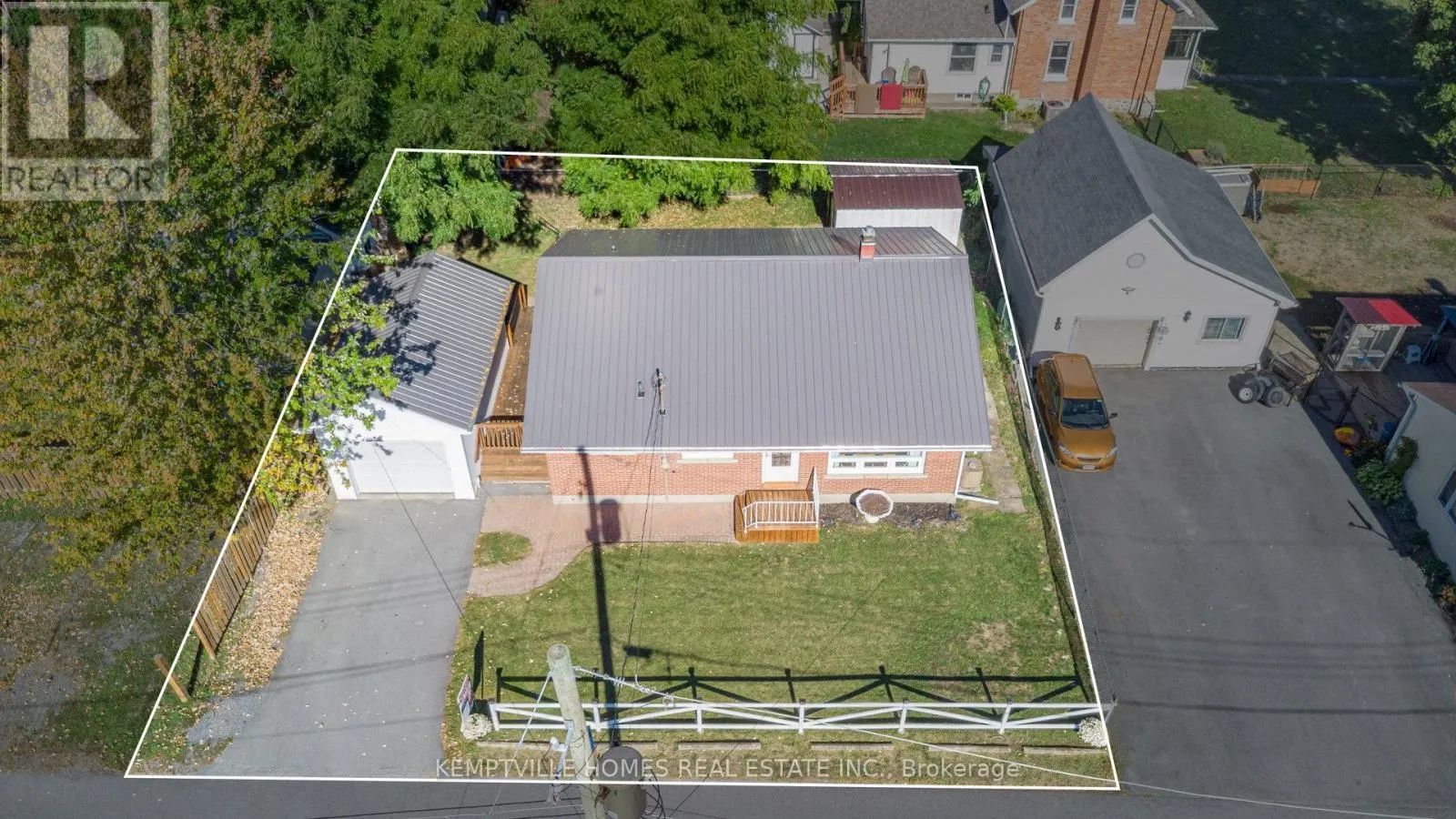 8 GIBSON LANE