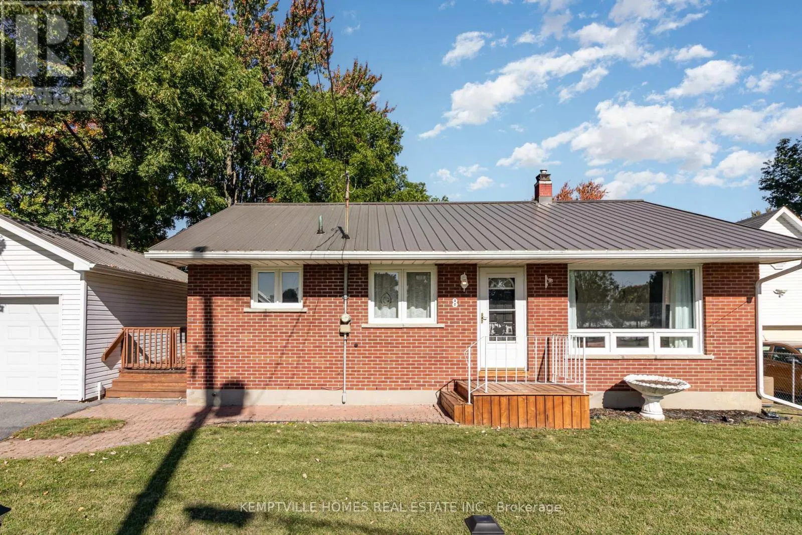 8 GIBSON LANE