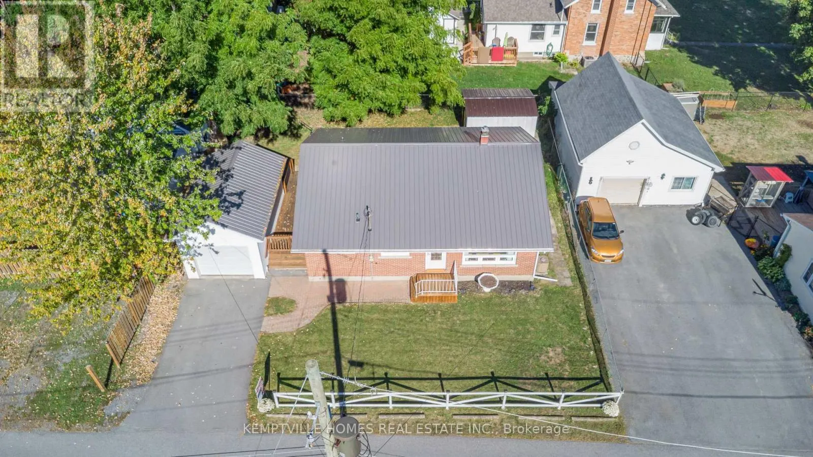 8 GIBSON LANE
