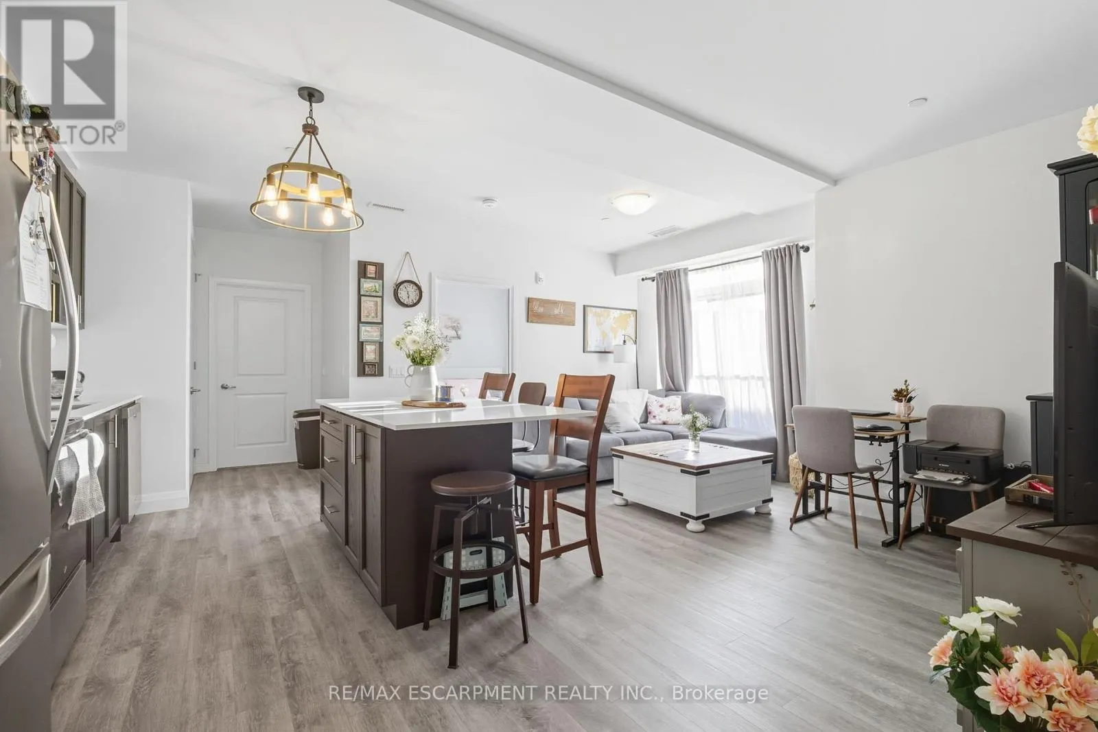 426 - 1 REDFERN AVENUE