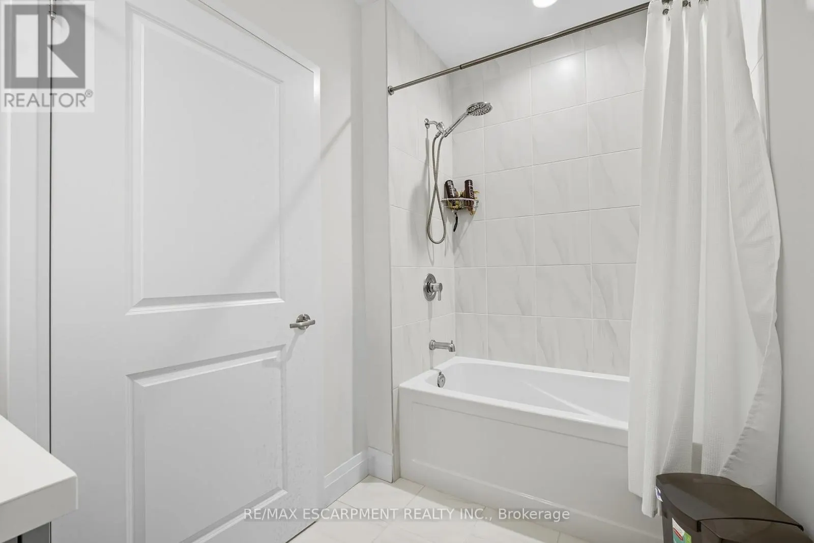 426 - 1 REDFERN AVENUE