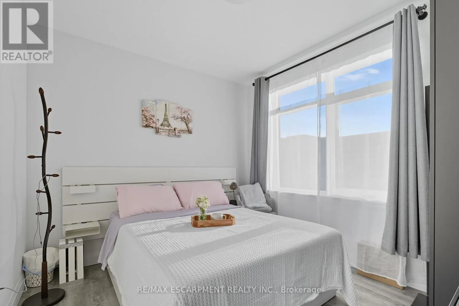 426 - 1 REDFERN AVENUE